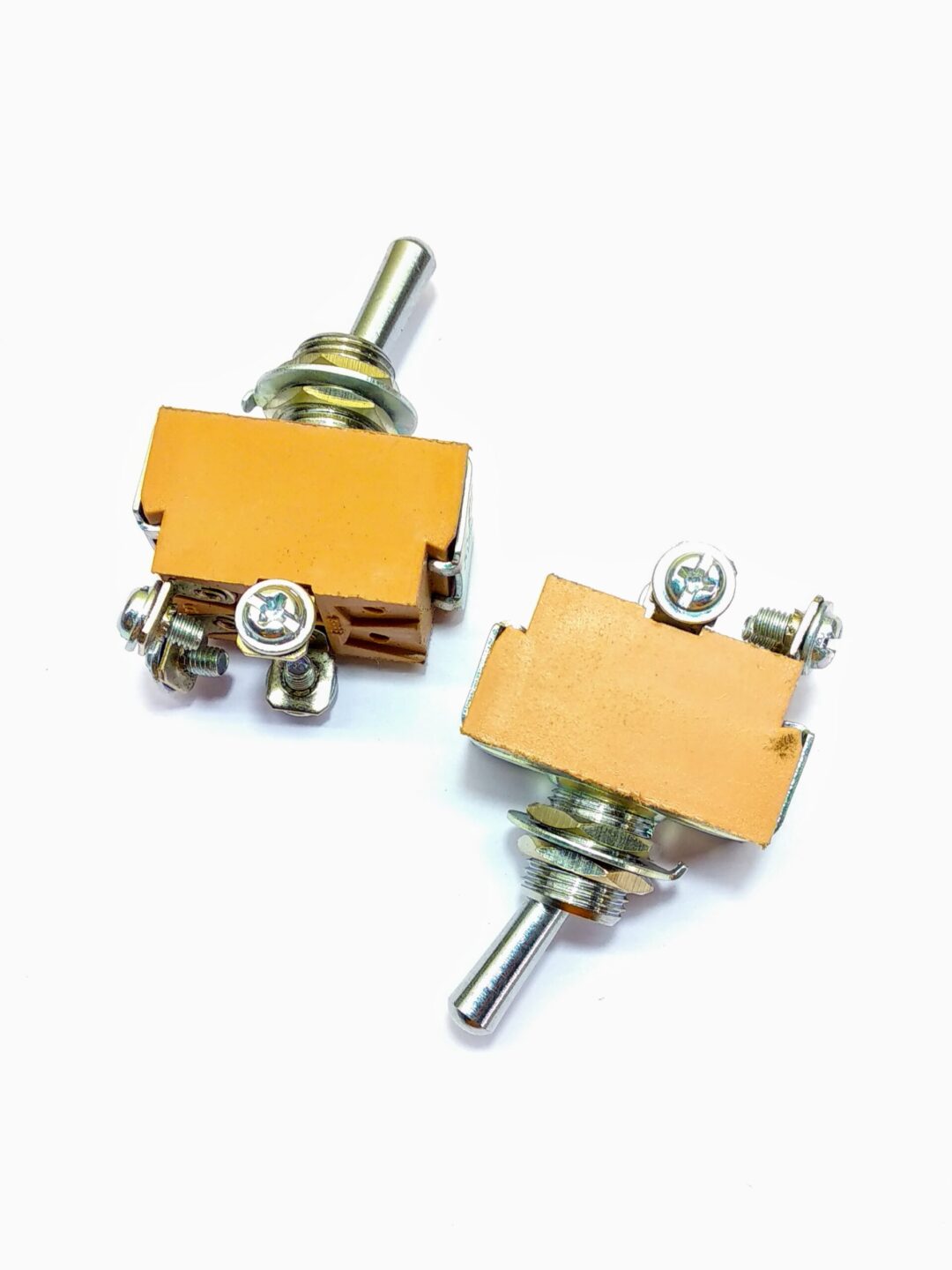 15-AMP-4-Pole-Toggle-Switch